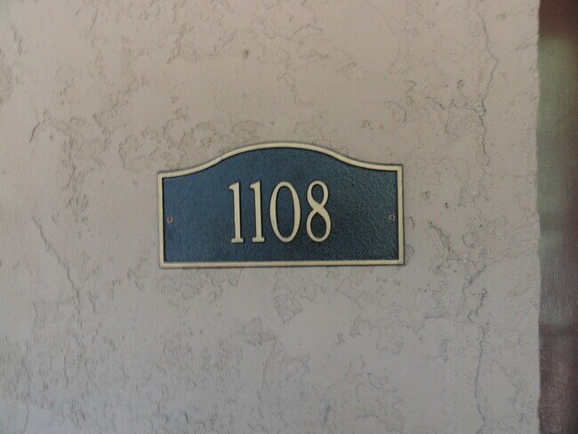 Foto del edificio - **Available in February* 2bd/2ba Condo close to Truman & Coffee Buff with community Pool.