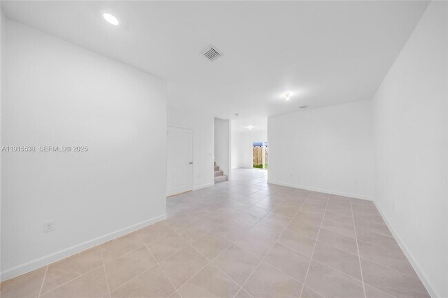 Foto del edificio - 2751 SE 25th Ave