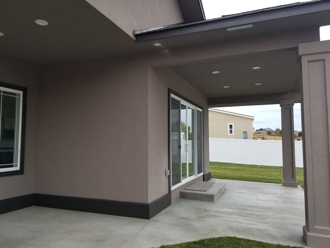 Building Photo - Occupied, do not disturb tenants. West Valley 3 bedroom 2.5 bath plus an office,  custom built re...