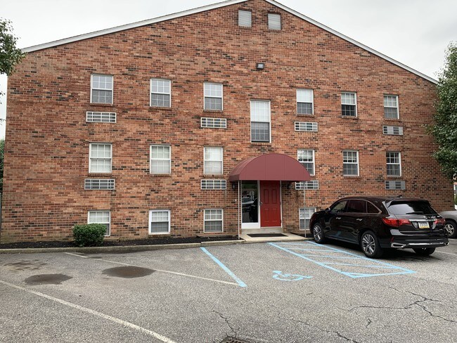 Elevación del estacionamiento - 111 N Swarthmore Ave