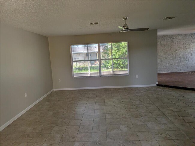 Foto del edificio - 8206 Dedham Dr