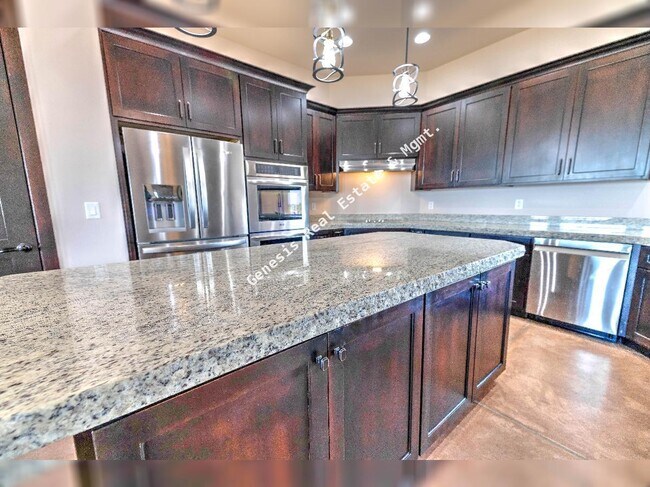 Foto del edificio - "Spacious Tucson Retreat with Granite Eleg...