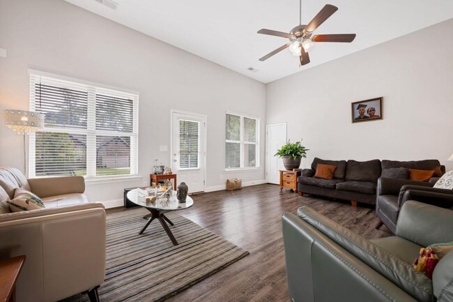 Building Photo - 1129 Abundance Dr