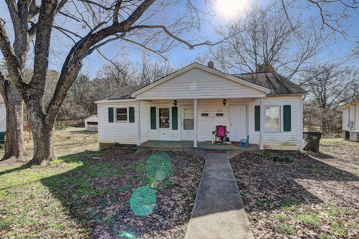 Primary Photo - 217 Waco Rd