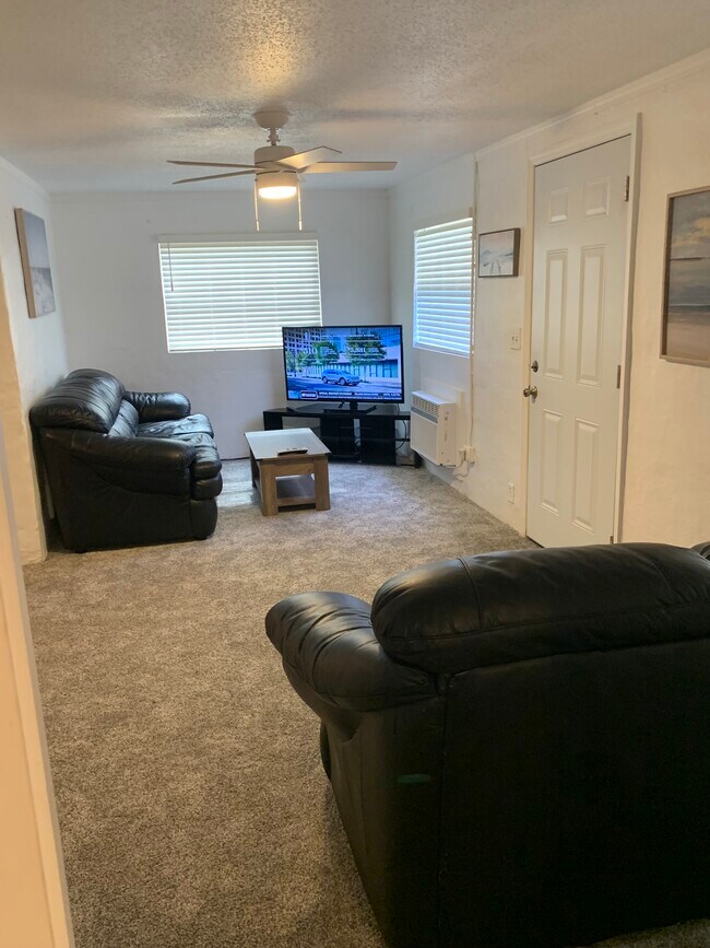 Building Photo - 303 Indian Hills Dr