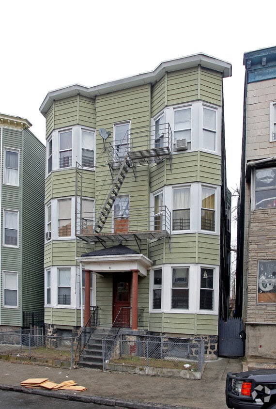Primary Photo - 52 Groshon Ave