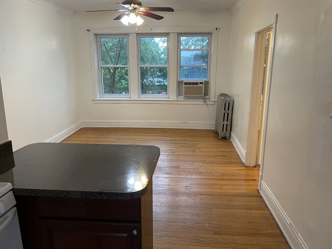 Building Photo - 3518 W Cullom Ave