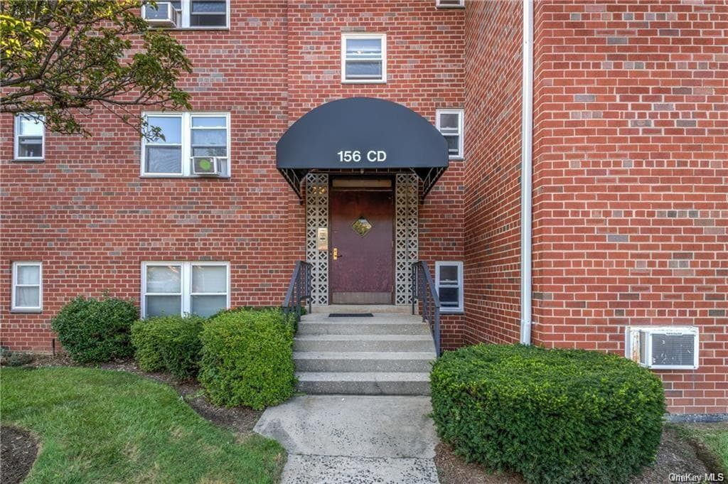 Primary Photo - 156 Centre Ave