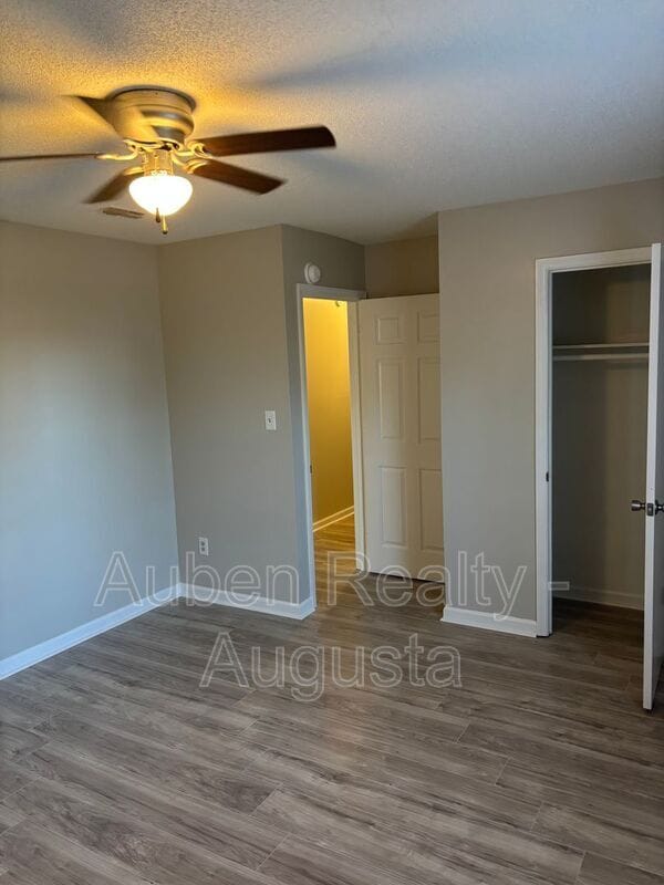 Building Photo - 2930 Dahlia Dr