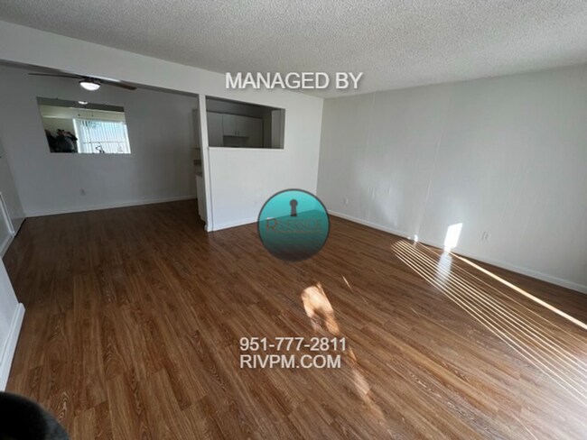 Building Photo - 1 Bedroom Condo In Gated HOA