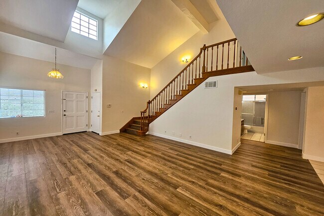 Foto del edificio - 7556 Thousand Oaks Dr