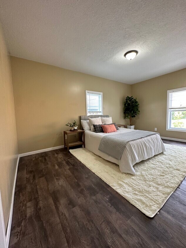 Foto principal - 529 Broadway Ave NW