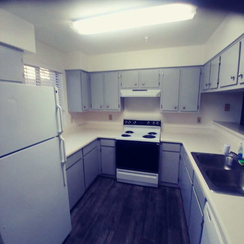 Primary Photo - 2 BEDROOM, BOTTOM FLOOR CONDO