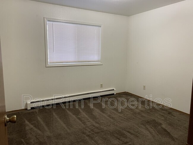 Building Photo - 3401 N Star St