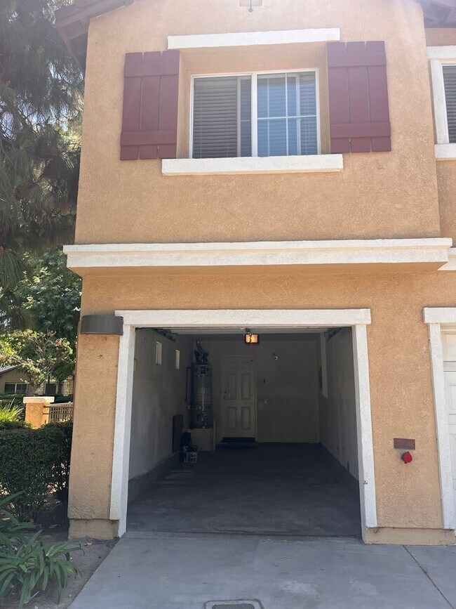 Foto del edificio - 2BD/2BA Condo - Iris Ave.