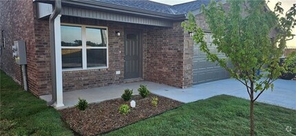 Building Photo - 502 NW 69th Ave