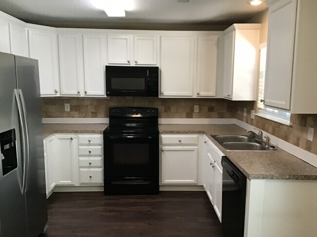 Foto del edificio - 634 Coopers Ln N