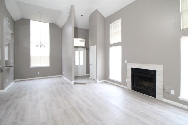 Building Photo - 12323 Guernsey Dr