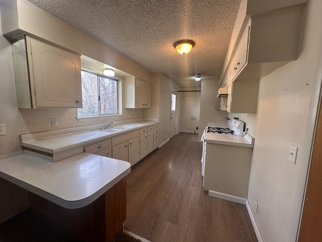 Building Photo - 2BD, 1.5BA Home