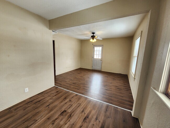 Building Photo - 604 W Seerley Blvd