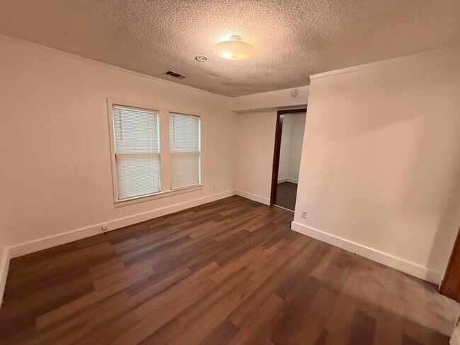 Foto del edificio - 1233 Elm Ave