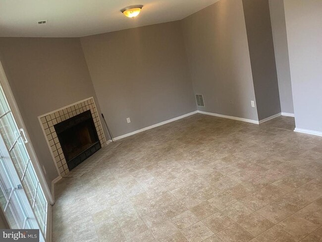 Building Photo - 33 Jones Valley Cir
