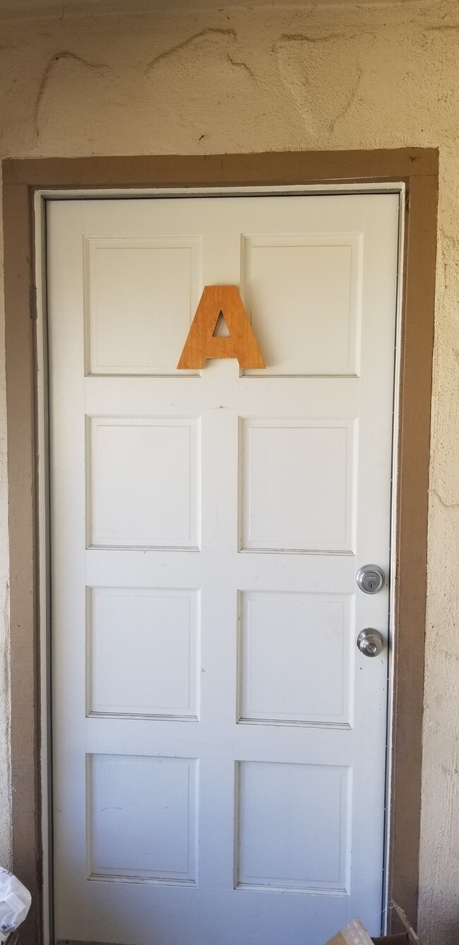 Building Photo - Three Bedroom Apartment on Diablo