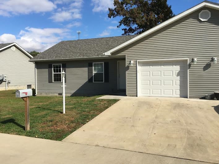 Building Photo - 30 Fox Hollow Dr