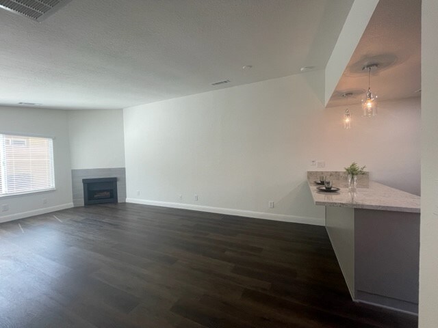 Building Photo - 1205 W Roseburg Ave