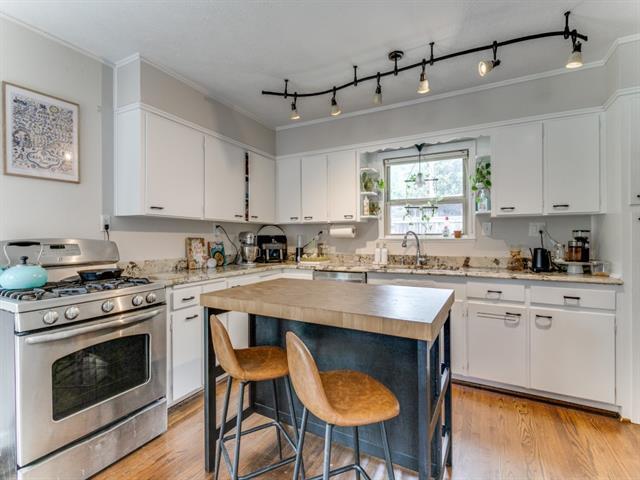 Foto del edificio - 9443 Waterview Rd