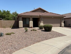 Building Photo - 776 W Fairlane Ct