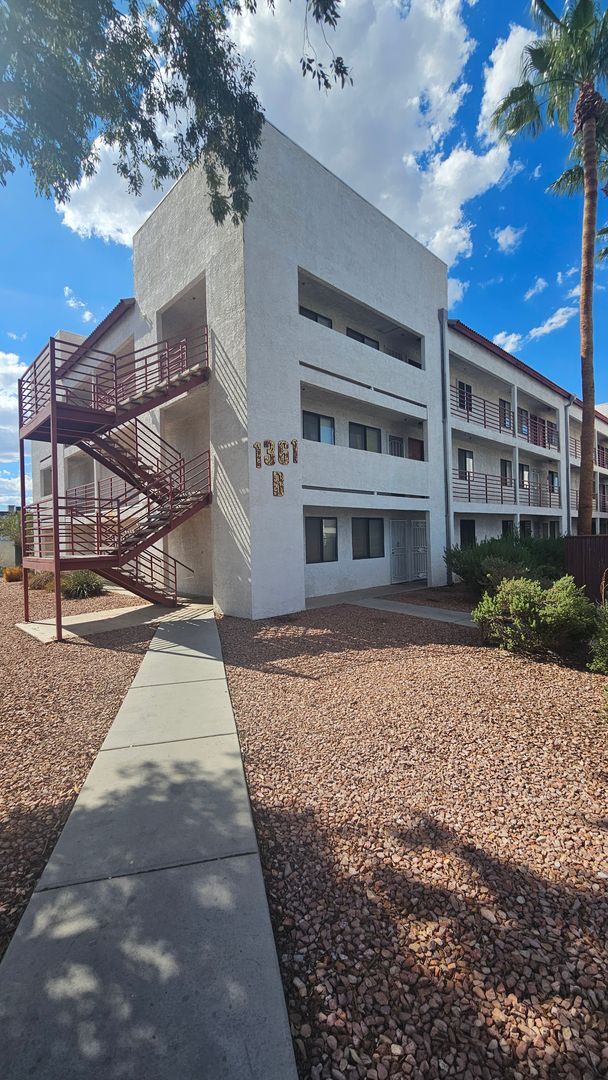 Building Photo - 1361 E University Ave.