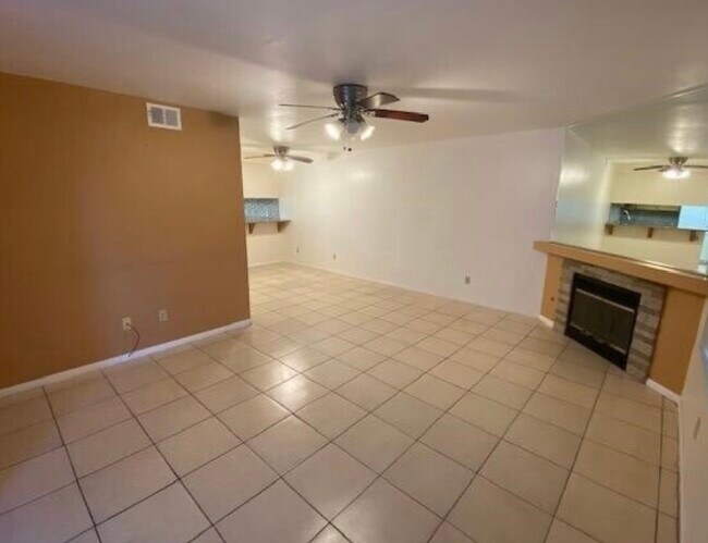 Foto del edificio - 9856 Shirley Gardens Dr