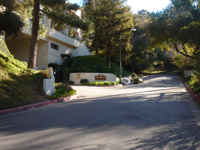 Building Photo - 1935 Alpha Rd