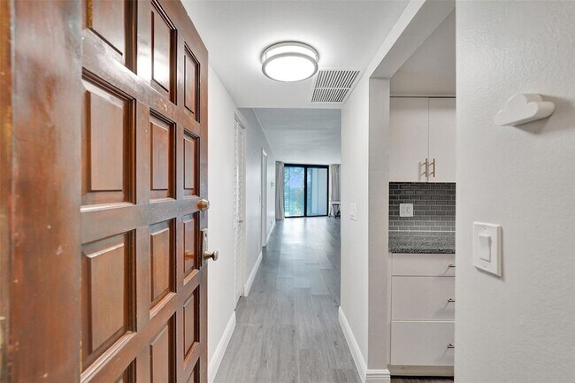 Foto del edificio - 3800 N Hills Dr