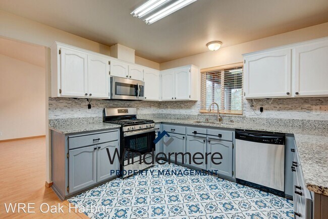 Building Photo - 4 br, 2.5 bath House - 1339 NE Big Berry Lp