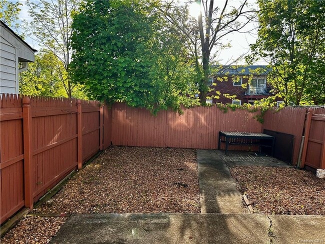 Building Photo - 64 Patio Rd