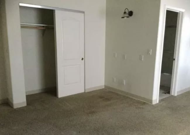 Building Photo - Studio Rental Near UNR