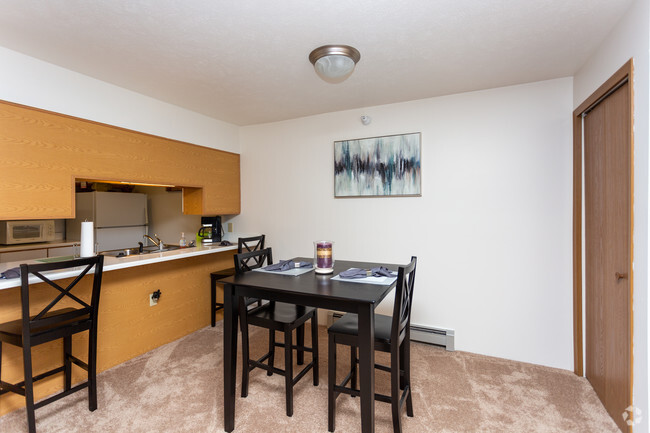 2BR, 1BA - 960 SF - Crosswait Estates Apartments