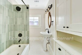 Building Photo - 621 Fortwood Pl