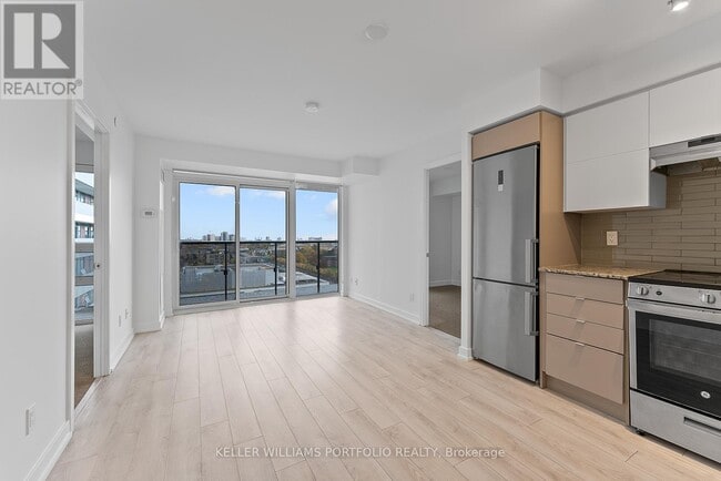 Building Photo - 120 Varna Dr