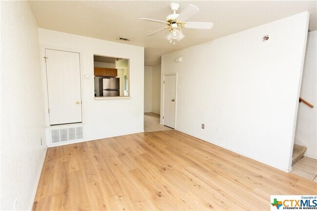 Building Photo - 3302 Hereford Ln