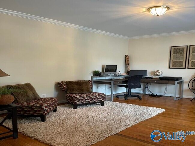 Foto del edificio - 100 Thomas Woods Ct