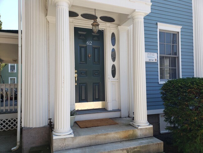 Frontdoor - 62 Washington St