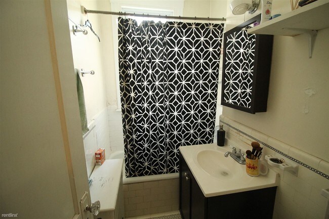 Building Photo - 32 Sidlaw Rd