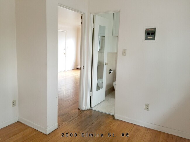 Foto del edificio - * Great location off Montview and Elmira, close to shopping, parks and restaurants