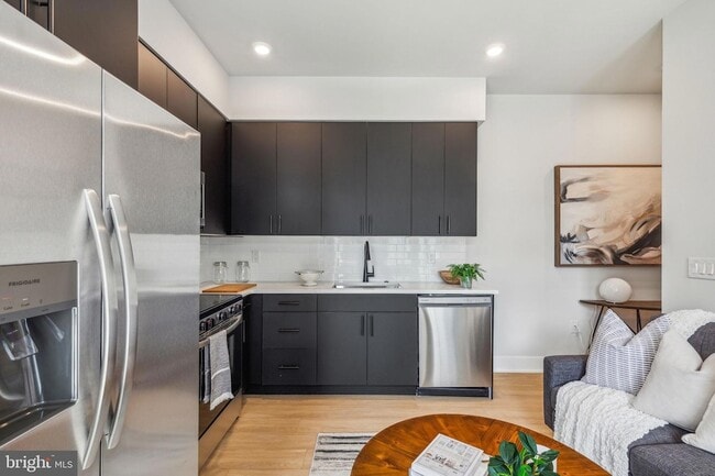 Foto del edificio - 6910 Ridge Ave