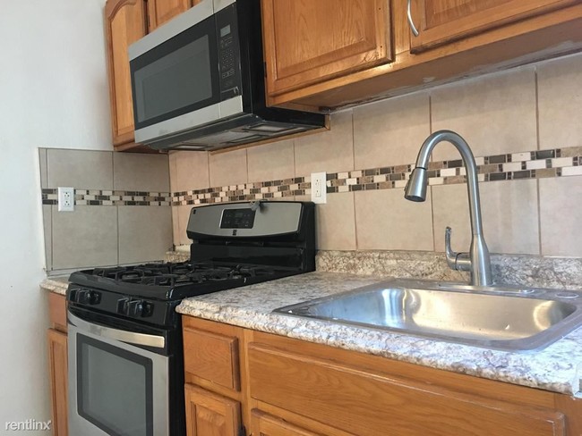 Foto del edificio - 5325 Webster St