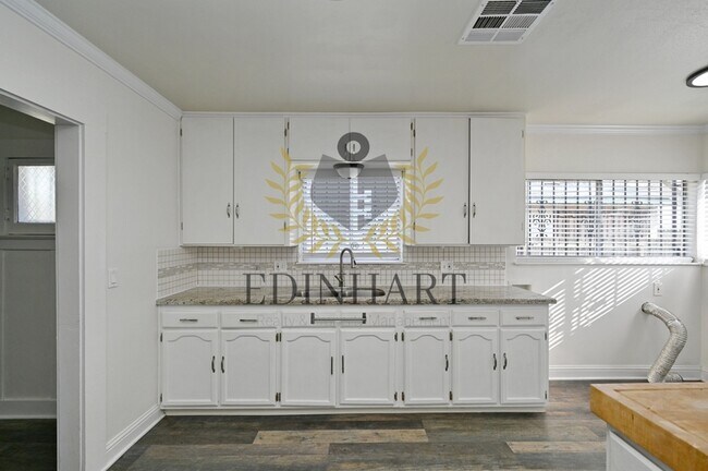 Foto del edificio - 630 E Dudley Ave