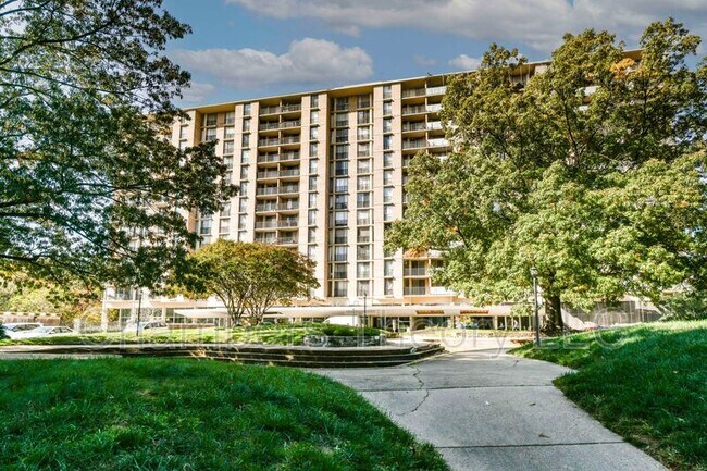 Foto del edificio - 4600 S Four Mile Run Dr